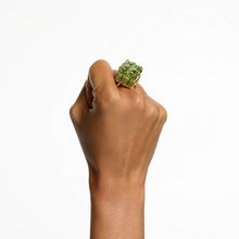 Anillo de cóctel Curiosa, Cuadrado, Verde, Baño tono oro