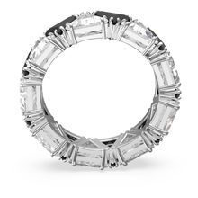 Anillo de cóctel Millenia, Cristales de talla triangular, Negro, Baño de rodio